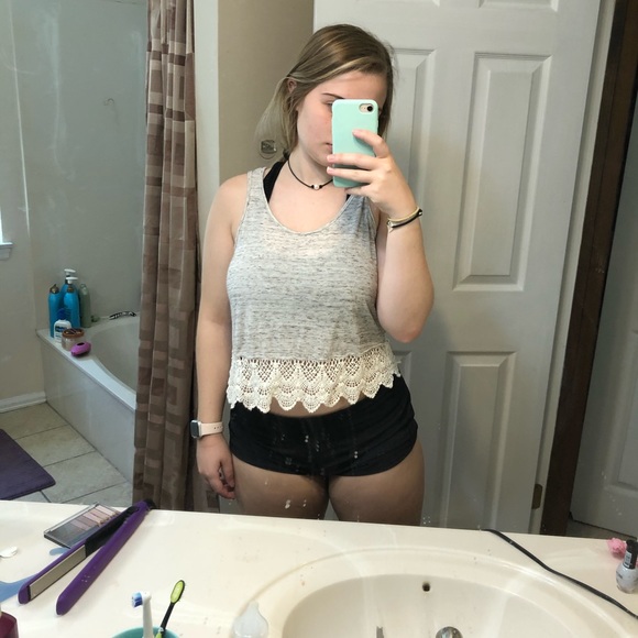 crop top - Picture 3 of 3